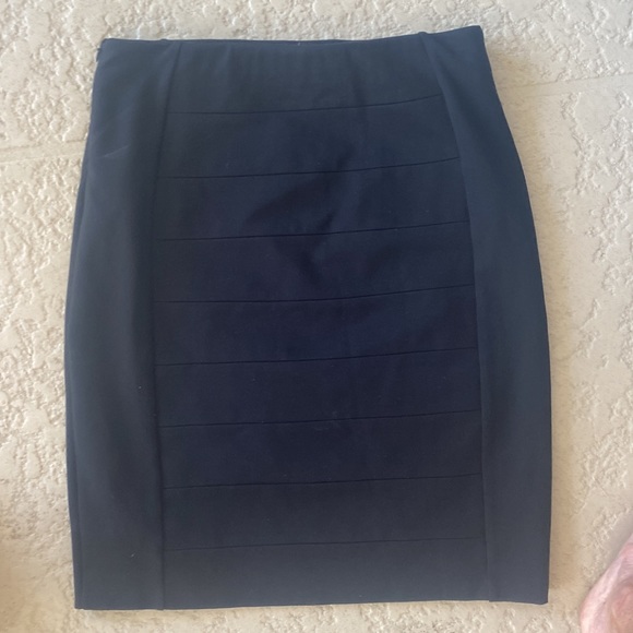 White House Black Market Skirt - Picture 5 of 9